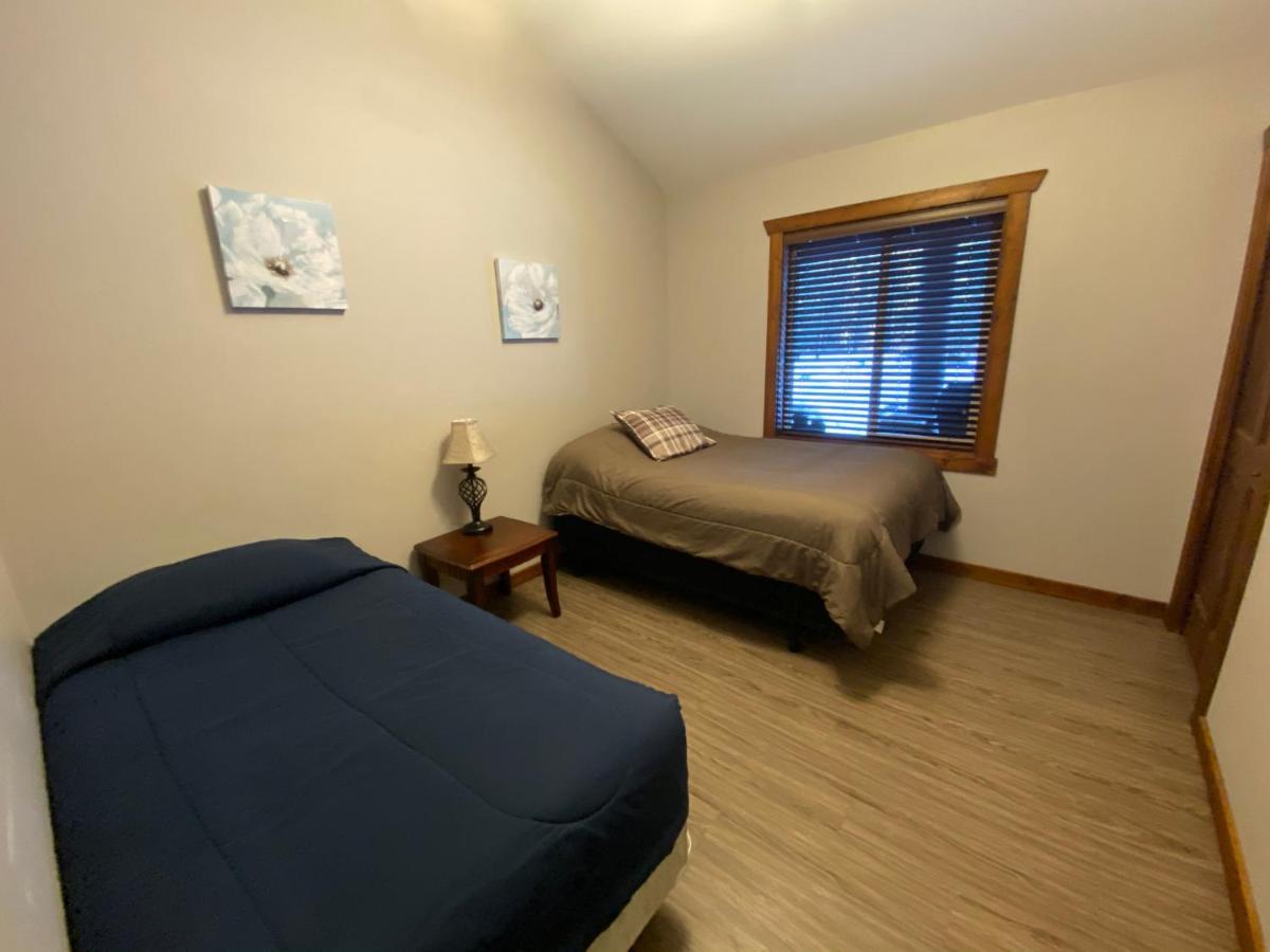 Villa Wolf Den Valemount Exterior foto